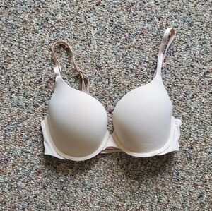 Victoria's Secret 32D tshirt push up bra
